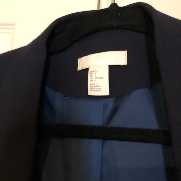 H&M blue blazer. - Picture 2 of 5